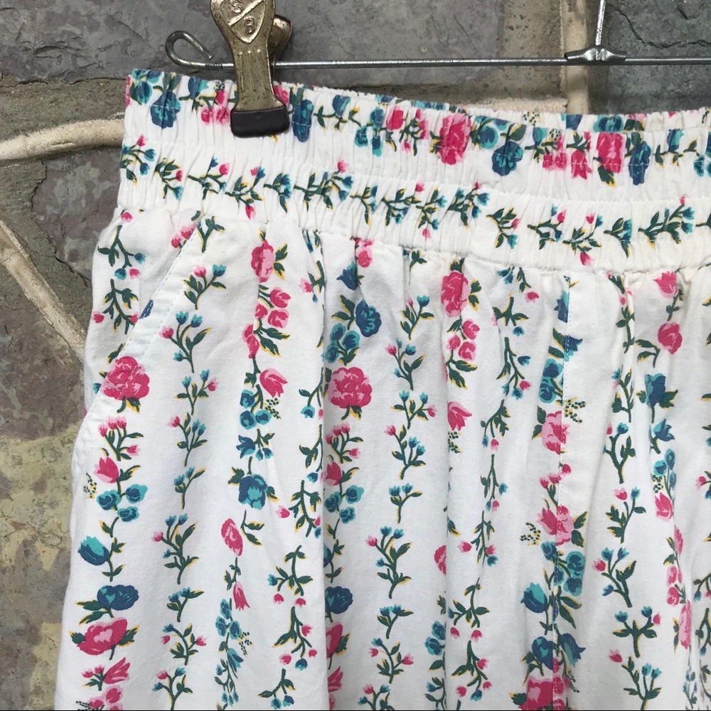 Vintage high waisted floral shorts - Picture 3 of 6